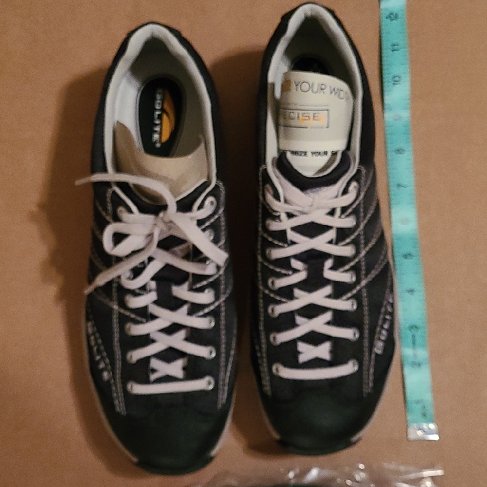 GoLite Spot Lite Black women's size 10 NEW!